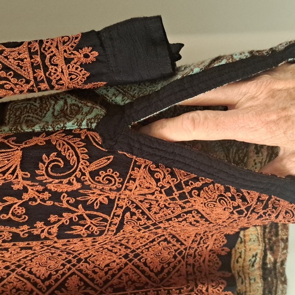 John Mark Black & Multi Color W/ Embroidered Detail Slit Side Schaket SzL EUC - Picture 3 of 11